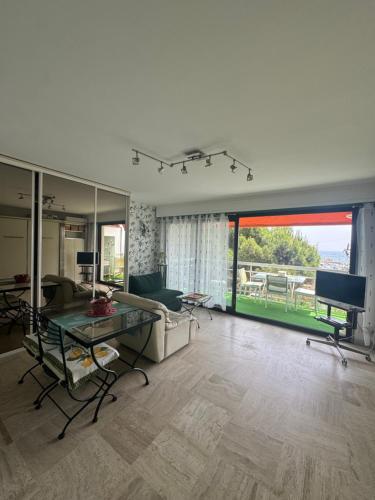 14473 Studio à Mandelieu avec une vue mer