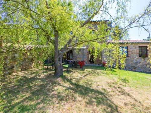 a tree in the yard of a house at Apartment Stalla by Interhome in Sasso Pisano