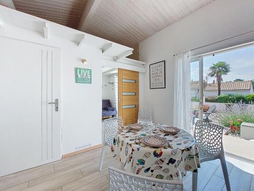 Χώρος καθιστικού στο Holiday Home Les Hauts du Parc by Interhome