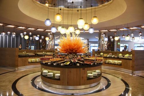 a restaurant with a large centerpiece in the middle of a room at Royal Wings Hotel in Lara
