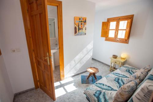 Ένα ή περισσότερα κρεβάτια σε δωμάτιο στο Casa Vidalita Lanjaron