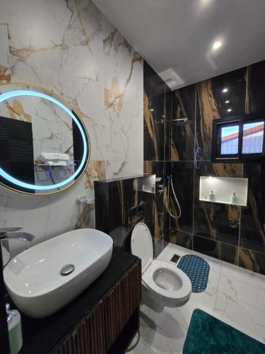 Ein Badezimmer in der Unterkunft Suna'a home Logpom