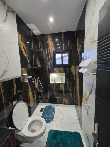 Ein Badezimmer in der Unterkunft Suna'a home Logpom