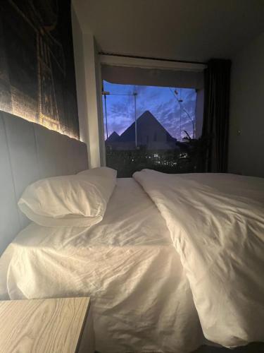 Postel nebo postele na pokoji v ubytování Asia Pyramids lnn