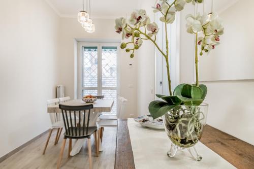 Elegant and spacious apartment facing the subway near the Vatican