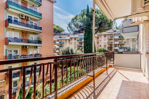 Elegant and spacious apartment facing the subway near the Vatican