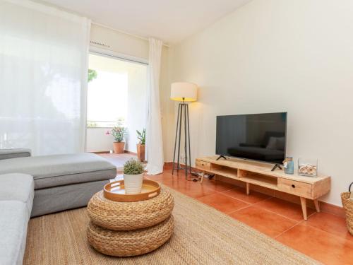A television and/or entertainment centre at Apartment Green Mar H by Interhome