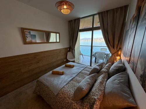 First-line apartment on Levante Beach
