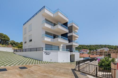 Luxury apart, beach, swimming pool, Okrug, Trogir