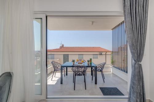 Luxury apart, beach, swimming pool, Okrug, Trogir