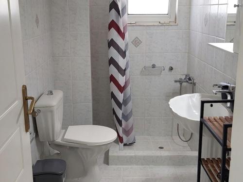 Ένα μπάνιο στο Denaxas Apartments 2
