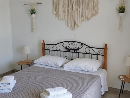 Ένα ή περισσότερα κρεβάτια σε δωμάτιο στο Denaxas Apartments 2