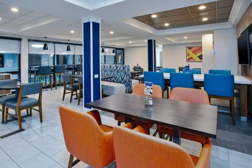 a dining room with a table and chairs at Holiday Inn Express Sault Ste Marie by IHG in Sault Ste. Marie