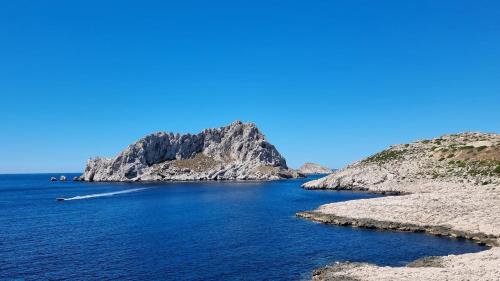 a view of a large body of water with a rocky coast at LE MUGEL cocooning SPA et proche calanques de Cassis in Carnoux