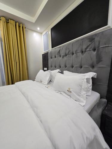 Ein Bett oder Betten in einem Zimmer der Unterkunft Suna'a home Logpom