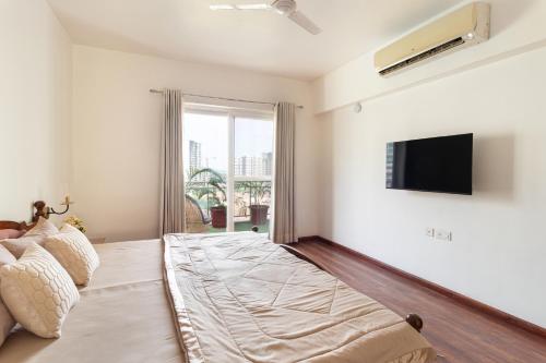 TV/Unterhaltungsangebot in der Unterkunft Homestay 3 Bhk Apartment with balcony Near Chandigarh Airport IT city Mohali