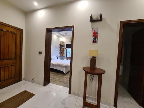 Кровать или кровати в номере Haven Lodge - 3BR Luxury Home in AWT Lahore