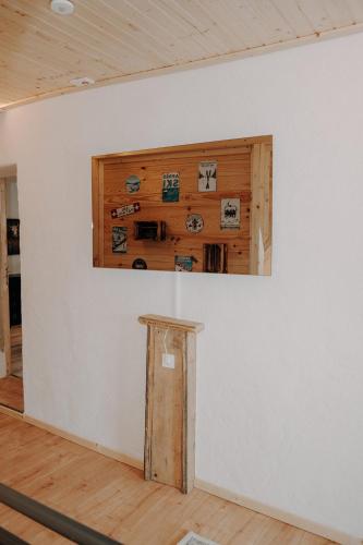 a room with a white wall with a wooden ceiling at Der SteinStadL in Raumberg
