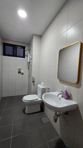Ένα μπάνιο στο Meridin Medini Condo