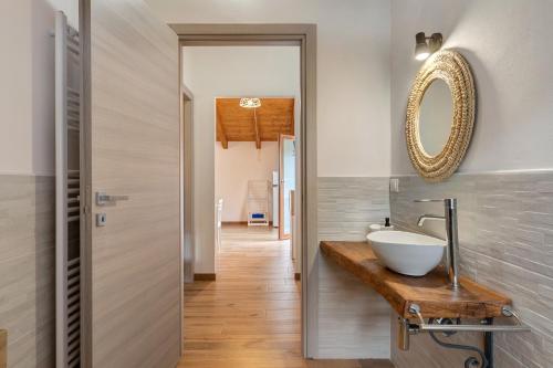 a bathroom with a sink and a mirror on the wall at Agriturismo Le Macere in Sasseta