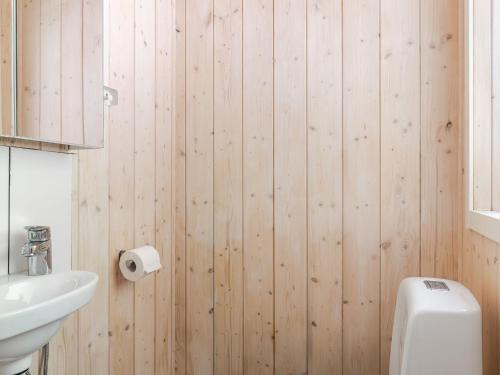 Un baño de Holiday Home Erikstorp Nian by Interhome