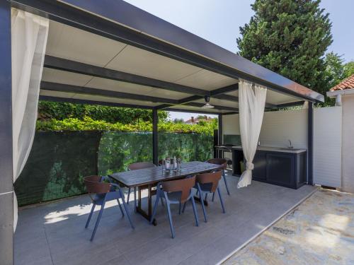Studio Meazza-3 by Interhome