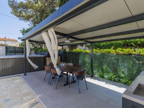 Studio Meazza-2 by Interhome