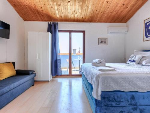 Studio Meazza-2 by Interhome