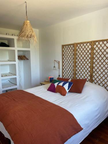 Llit o llits en una habitació de Villa Les Roques