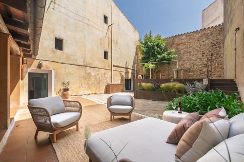 LETS HOLIDAYS Stay in a 14th-Century House with Pool in Tossa