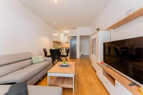 Zagreb 136 - Bedroom - Parking - Loggia - New - Apartment - Flexible Keybox Entry - Modern - Monthly Rent - WiFi