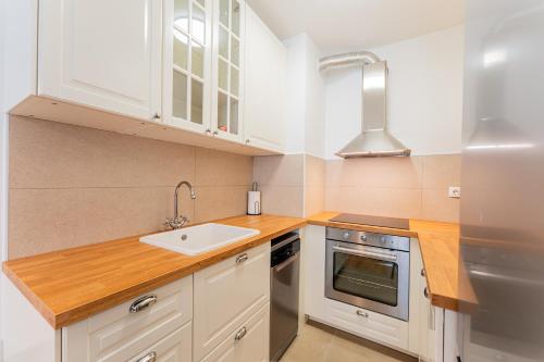 Zagreb 136 - Bedroom - Parking - Loggia - New - Apartment - Flexible Keybox Entry - Modern - Monthly Rent - WiFi