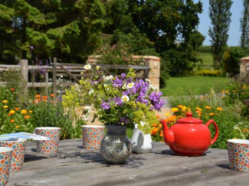 Taman di luar 3 Bed in Sherborne COWOB