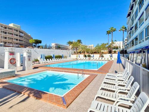 Cosy Pool View Apartment Tinache