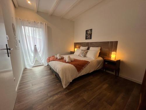 Postel nebo postele na pokoji v ubytování La Cour de Mamama Appartement 7