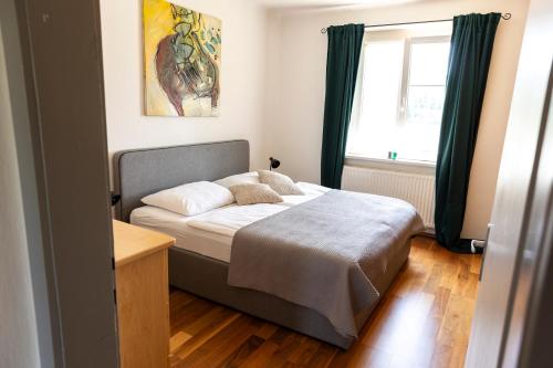 a bedroom with a bed and a window at Seeapartments Hörzendorf in Hörzendorf