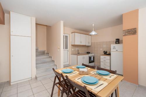a kitchen and dining room with a table and chairs at Villa Clotho in Porto Rafti