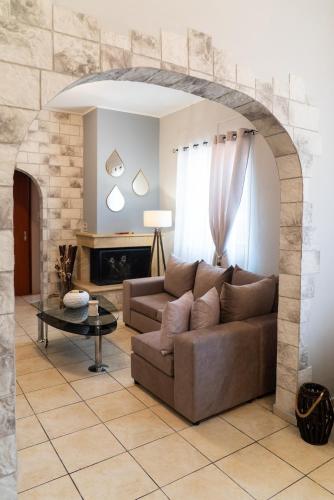 Гостиная зона в Gray House Salamina