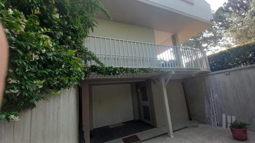 a house with a balcony with a walk in backdoor at L'Ulivo, alloggio in seminterrato in Fornello