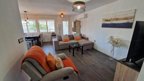 Stylish & Fully furnished 3 Bedrooms Flat-4 min Walk to Albufereta beach
