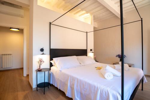 Postel nebo postele na pokoji v ubytování Dolce Pienza I Modern Home in the Historic Center