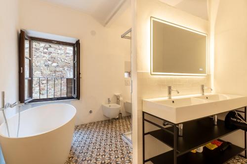 Koupelna v ubytování Dolce Pienza I Modern Home in the Historic Center