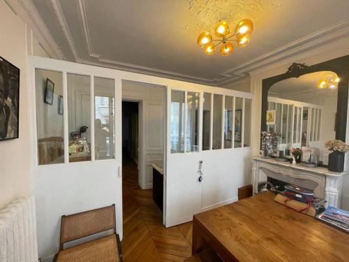 Elegant Haussmann apartment - Champs-Élysées