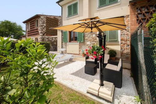 Κήπος έξω από το Casa I Tre Cipressi with Swimming Pool