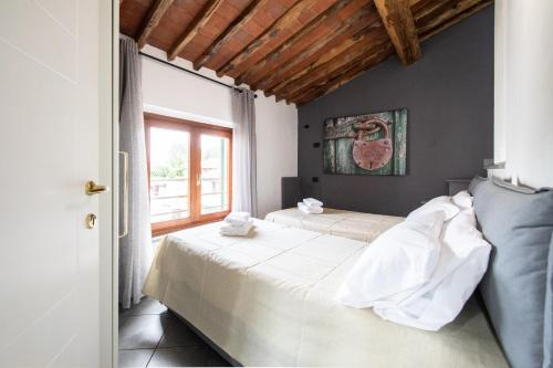 Ένα ή περισσότερα κρεβάτια σε δωμάτιο στο Casa I Tre Cipressi with Swimming Pool