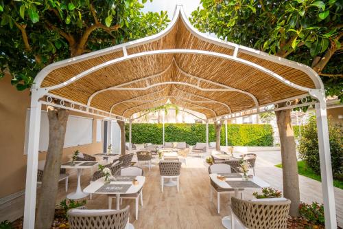 Suite Hotel L'Oasi di Riaciにあるシーティングエリア