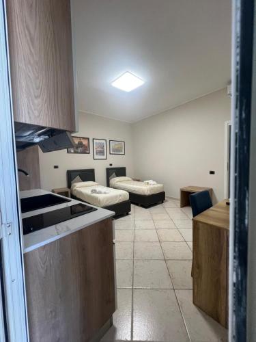 a kitchen with two beds in a room at B&B Primerano SP73 in Soriano Calabro