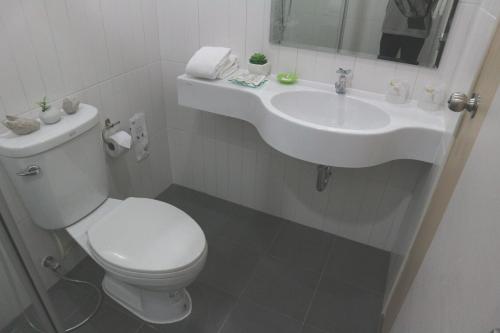 Vonios kambarys apgyvendinimo įstaigoje Banyan Residence