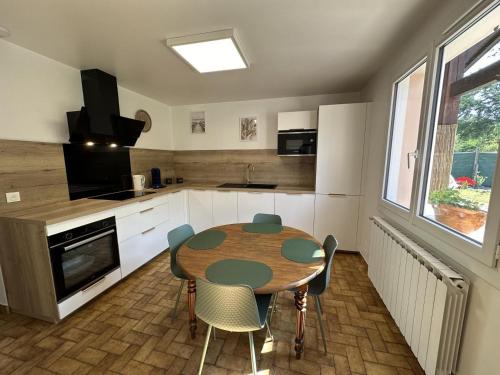 Η κουζίνα ή μικρή κουζίνα στο Chambre d'hôtes Chez Papi,meublé tourisme 3 étoiles