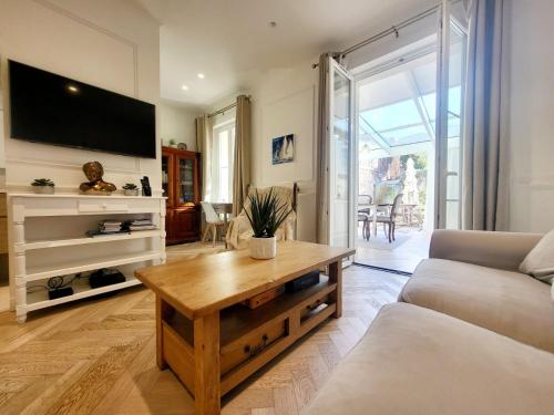 Le Petit Four Jardin - Dans le vieil Antibes